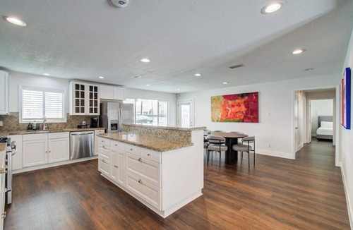 Washington Ave./ Memorial Park House | Heights Bungalow w/Huge Yard & Pool Table