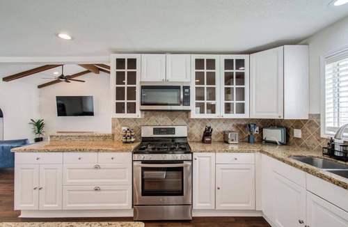 Washington Ave./ Memorial Park House | Heights Bungalow w/Huge Yard & Pool Table