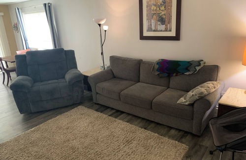 Helena House | Helena Townhouse next to Skelton Park (Dog and kid friendly)