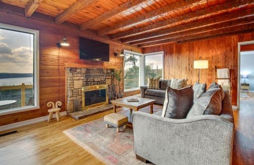 Henderson House | Henderson Cabin with Deck and Scenic Lake Views!