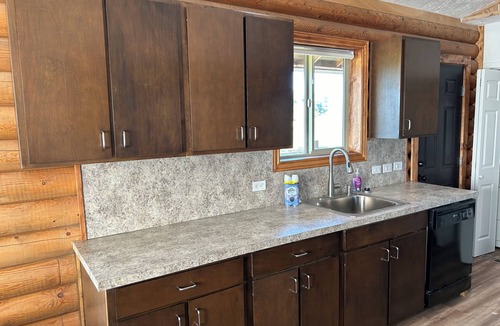 Roosevelt House | Henries Hideout, Newly Renovated Spacious 5-bedroom house in lovely Neola
