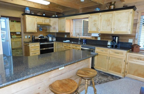 Island Park Cabin | Henry's Lakefront Cabin - 20 miles from YNP - Sleeps 10 with 3 baths