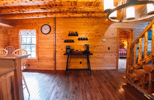Alliance Cabin | Hickory Lane Farm is all you need for an amazing vacation!