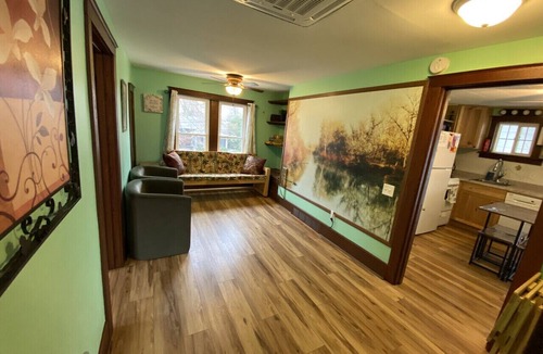 Davison Apartment | Hidden Charm Suites - R&R Suite Downtown Retreat