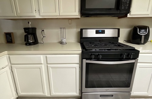 Houston House | Hidden Gem 15 Minutes from IAH Airport