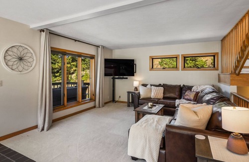 Bozeman House | Hidden Hollow- Sweet home with incredible views and a hot tub!