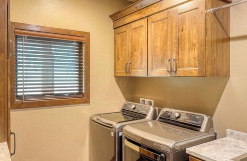 Deadwood Cabin | Hidden Meadows Lodge-3mi To Trailheads, Sleeps 24, Gorgeous & Private