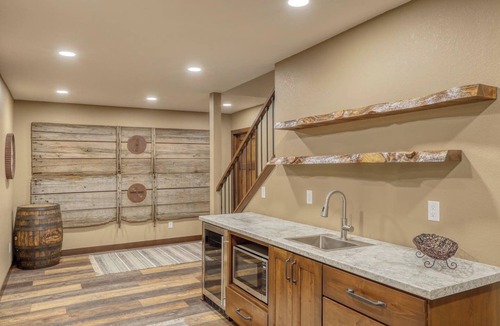 Deadwood Cabin | Hidden Meadows Lodge-3mi To Trailheads, Sleeps 24, Gorgeous & Private