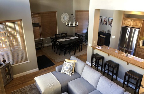 Ketchum Condo | High-end Condo In the Heart Of Sun Valley - Walk To Skiing , Town, Biking + Golf