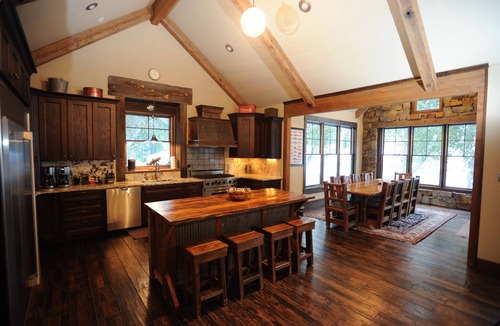 Cascade Cabin | High End Lodging for Medium to Large Groups in the Canyon of the Missouri River!
