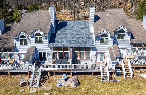 Lake Harmony House | High End Townhouses, Walk to Slopes, Hot Tub, Fireplaces, Pool Table, Lake