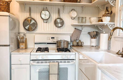 University District House | High Point House - amazing location -Sleeps 12!