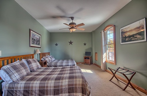 Laurelville Cabin | High Point Retreat! Large open concept. Great for family gatherings!
