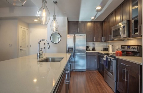 North Buckhead Apartment | High Rise 2 Bedroom apartment in a Great location by RedAwning