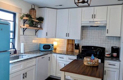 Denton Apartment | High Rock Mountain & Lake Guest House, 20 mile view!