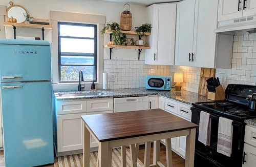 Denton Apartment | High Rock Mountain & Lake Guest House, 20 mile view!