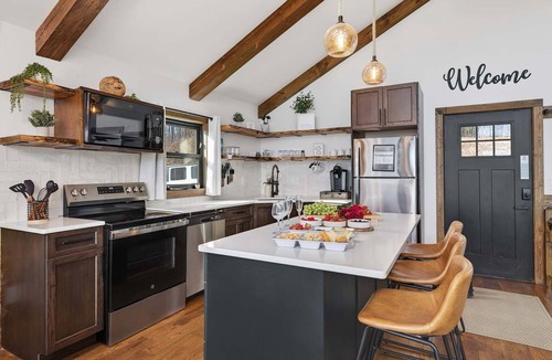 Saluda House | High Top Refuge at Saluda Mountain Retreats!