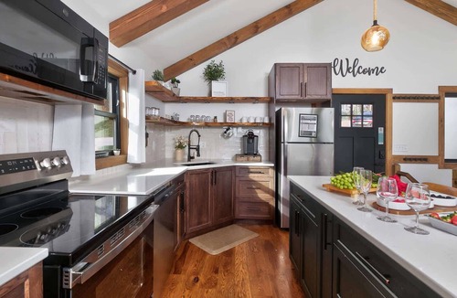 Saluda House | High Top Refuge at Saluda Mountain Retreats!
