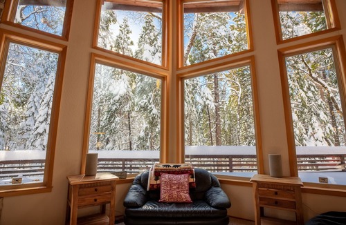 Dorrington Ski Chalet | High Trees Haven~EV Charging Plug, Sauna, Heat & A/C!