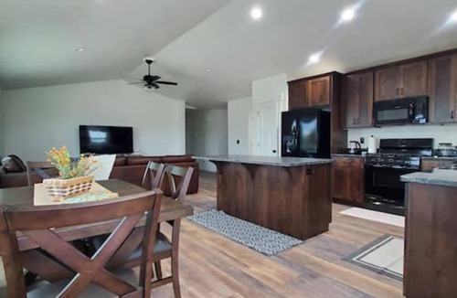 Dillon House | Highland House in College town