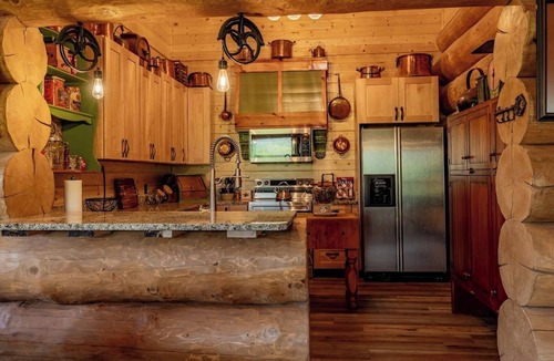 Wapiti House | Highland River Cabin- newly constructed, direct river access, 30 minutes to Yellowstone!