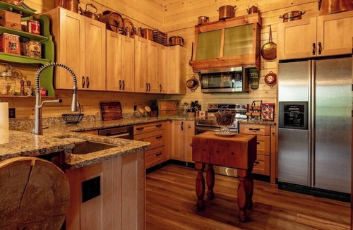 Wapiti House | Highland River Cabin- newly constructed, direct river access, 30 minutes to Yellowstone!