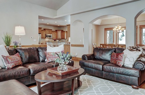 The Highlands House | Highlands Trail House: Gorgeous Home - Hot Tub.