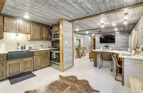 Broken Bow Cottage | Hike, Fish & Unwind: Cabin w/Yard in Broken Bow!