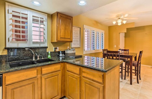 Paradise Valley Village Condo | Hike & Relax Poolside! Long-Term Stay in Phoenix