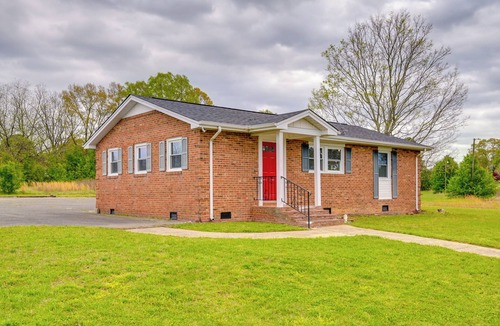Grover House | Hiking, Blackjack & More! Charming Home in Grover