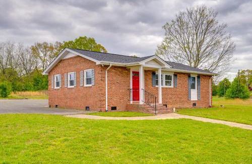 Grover House | Hiking, Blackjack & More! Charming Home in Grover