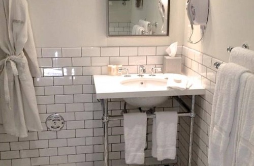 East Hollywood House | Hiking Break at Runyon Canyon Park! Pet-friendly Unit, Pool, Onsite Parking!