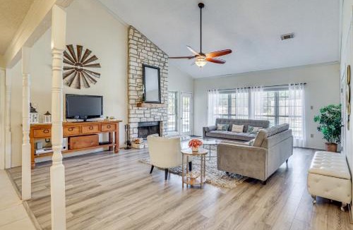 Henly House | Hill Country Escape: Family Home w/Outdoor Oasis