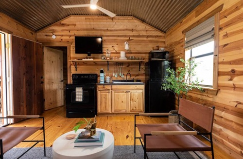 Stonewall Cabin | Hill Country Getaway - Cozy Stonewall Retreat Near Wineries & Fredericksburg