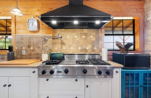 Dripping Springs House | Hill Country pet-friendly retreat for 28 guests with pool, hot tub, pickleball & unforgettable sunset views.