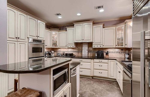 Dripping Springs House | Hill Country Retreat | Private Pool | Hot Tub | Sleeps to 12