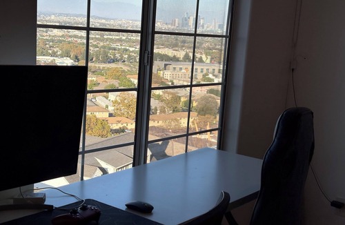 Crenshaw House | Hillside 4-bedroom house with Spectacular Views of Los Angeles & Hollywood Sign