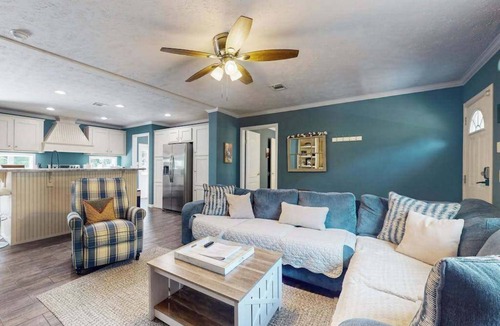Clarkesville House | Hillside Manor Cabin