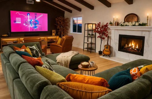 Hollywoodland Villa | Hillside Retreat with Balcony Views of the Hollywood Sign