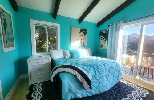 Hollywoodland Villa | Hillside Retreat with Balcony Views of the Hollywood Sign