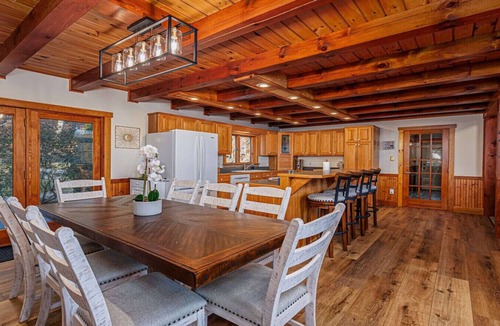 Mount Pleasant Mills Cabin | Hilltop Cabin Hideaway