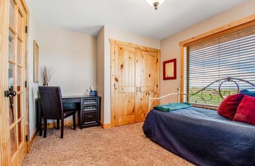 Sweetwater House | Hilltop Hideaway