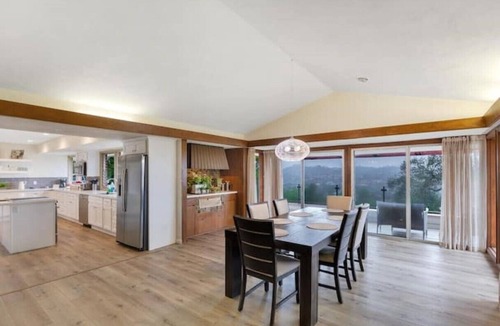 North Ridge Villa | Hilltop Retreat - MAIN HOUSE, 40-acres, Open Views