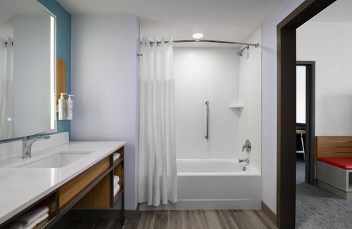 Florida Center North Hotel | Hilton Garden Inn Orlando I-4 Millenia Blvd Mall