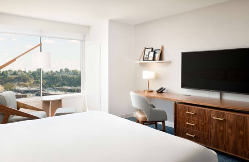 Fox Hills Hotel | Hilton Los Angeles Culver City