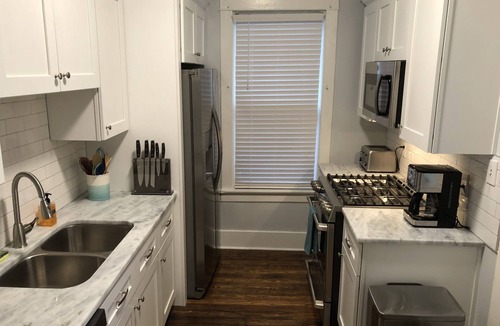 Tyler Park Apartment | Hip 3BR/2BA Highlands Loft on BEST Part of Bardstown Road. Comfy & Convenient!