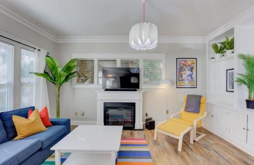 Midtown House | Hip and Spacious Midtown Cottage near Beale Street