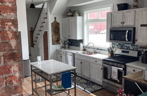 Helena House | Historic 1886 House locate convienently