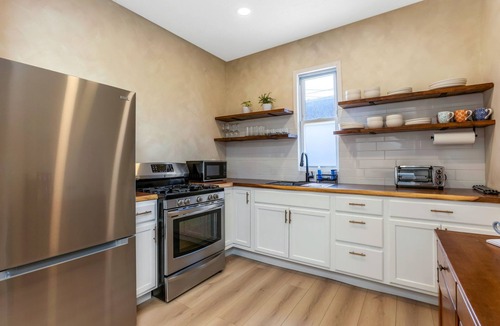 Franklin Park House | Historic 3BR+loft Home Between Franklin Park & East Market w/Private Gate