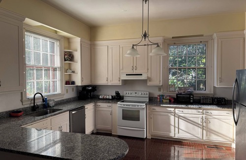 Wilson House | Historic 5BR 1858 Estate N/Barton and Warbirds!